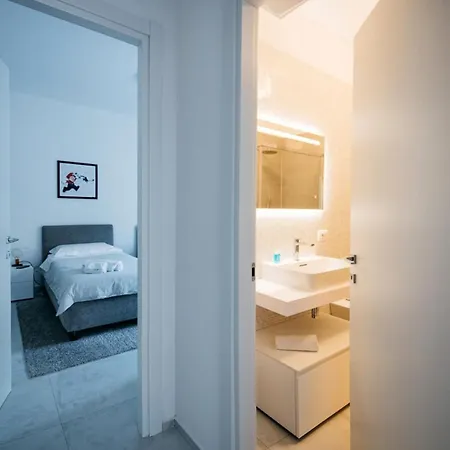 公寓 Art By Holidays *